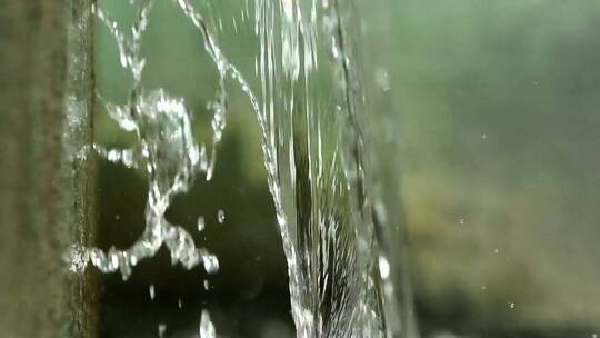 从喷泉流出的水的质地视频素材模板下载