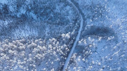 航拍大兴安岭冬季山林雪路