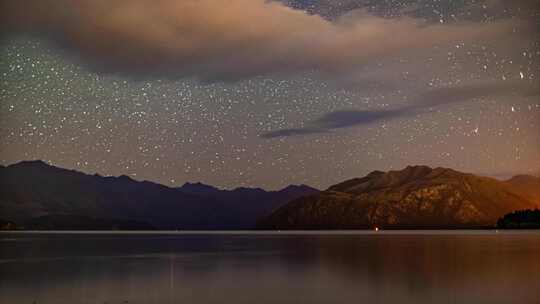 山水间星空夜景