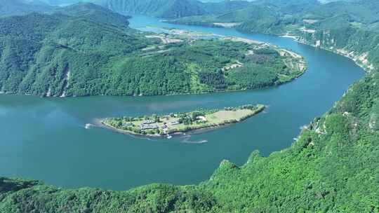 航拍辽宁本溪桓仁虎谷峡绿水青山风景视频