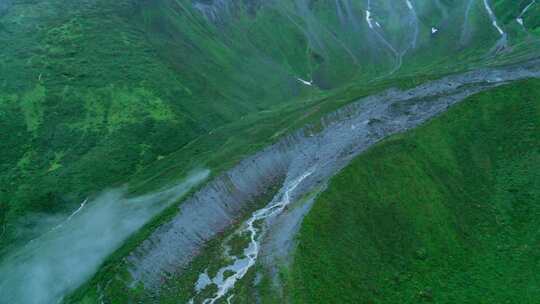 航拍四川甘孜磨西镇海螺沟高山草甸河谷风光