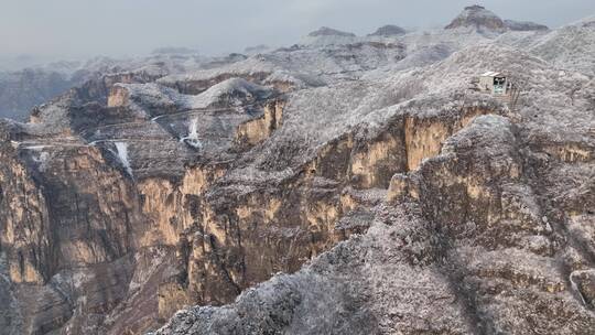 航拍焦作云台山峰林峡山脉冬季雾凇雪景