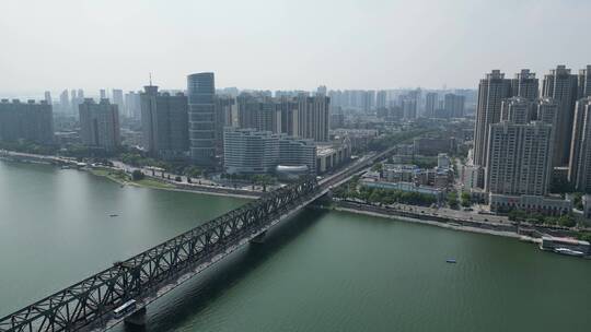 航拍湖北襄阳汉江大桥铁路公路双用视频素材模板下载