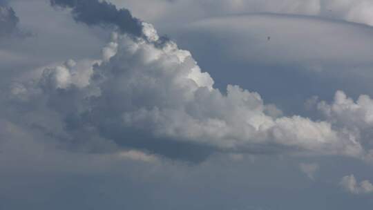 延时拍摄天上的云朵变幻莫测