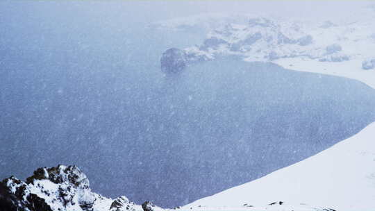 山川湖泊冬季雪景