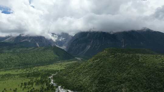 山峰高山蓝天白云云彩彩云山脉草原森林