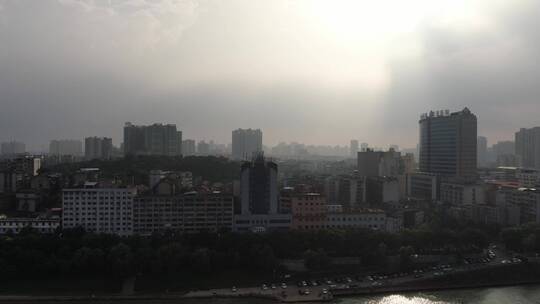 城市清晨迷雾雾霾天气航拍视频素材模板下载