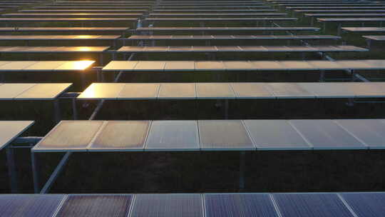新能源光伏产业光伏产业园特写的光伏板