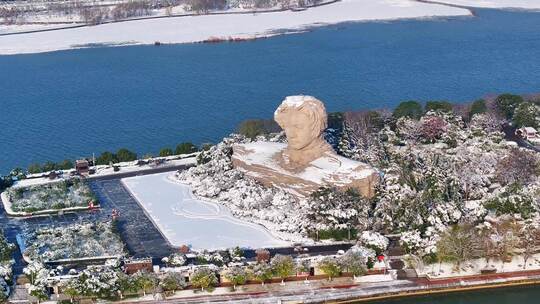 大雪后的长沙橘子洲头毛泽东雕塑绝美实拍