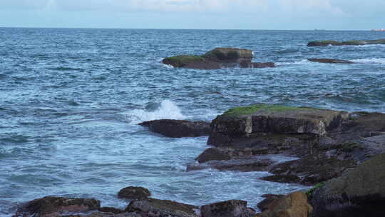 波涛汹涌的大海实拍