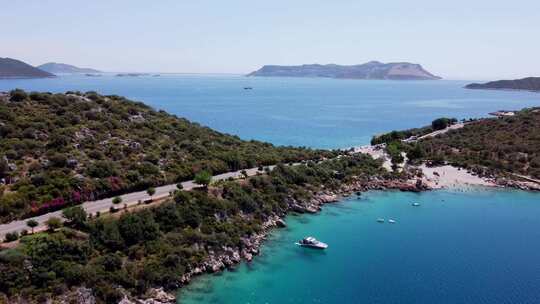飞过土耳其海滩和远处的希腊岛屿视频素材模板下载