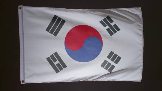 工作室拍摄韩国国旗在黑色背景