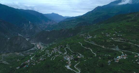 航拍四川九顶山盘山路