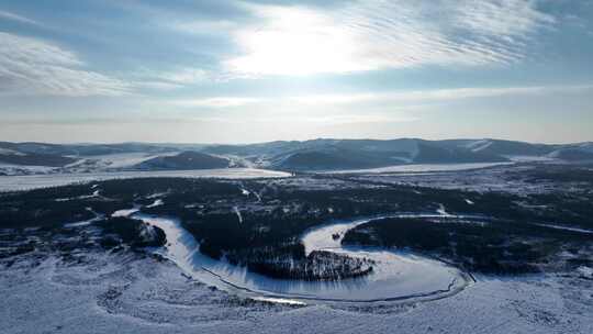 冰雪覆盖的内蒙古扎敦河湿地