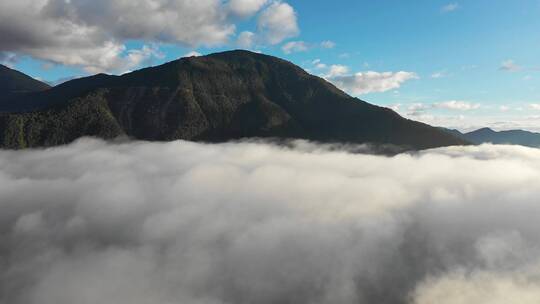 云里爬升看见大山