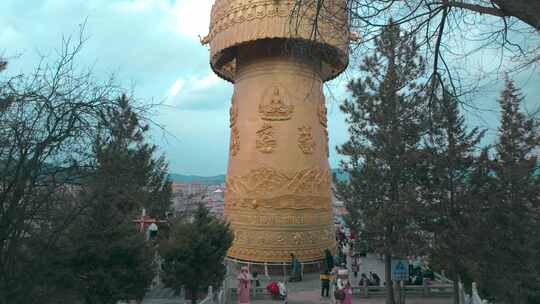 香格里拉独克宗古城世界最大转经筒