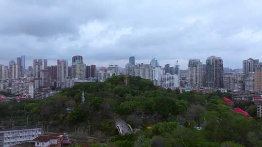 厦门思明区金榜山城市高楼与绿植俯瞰景象