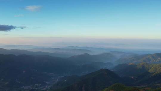 群山连绵的自然风光远景