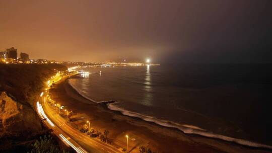 利马海岸夜景交通