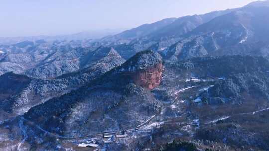 雪景天水麦积山石窟