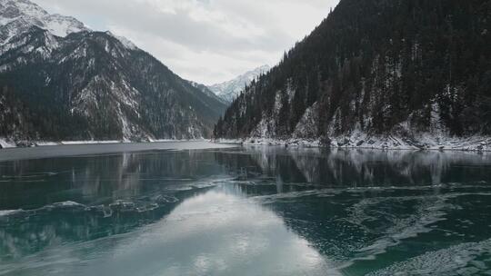 九寨沟航拍风景雪山森林雪峰蓝冰