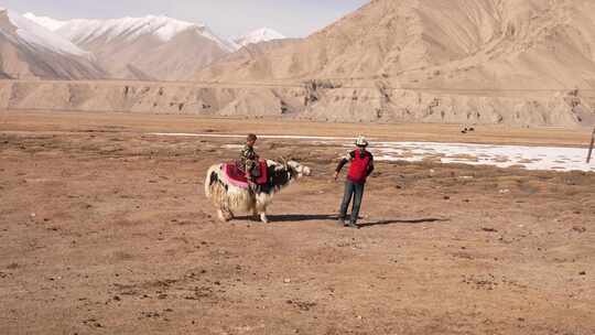 塔吉克族叼羊