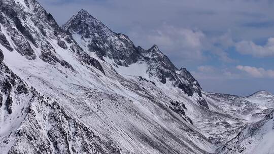 川西雅拉雪山航拍