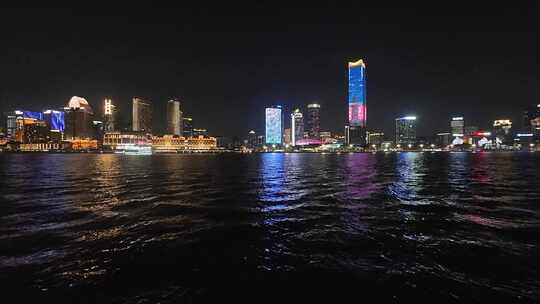 实拍上海北外滩灯光秀黄浦江夜景