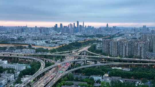 南京双桥门立交桥车流和城市天际线航拍风光