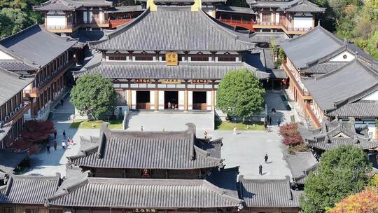 安福寺庙和银杏树航拍视频素材模板下载