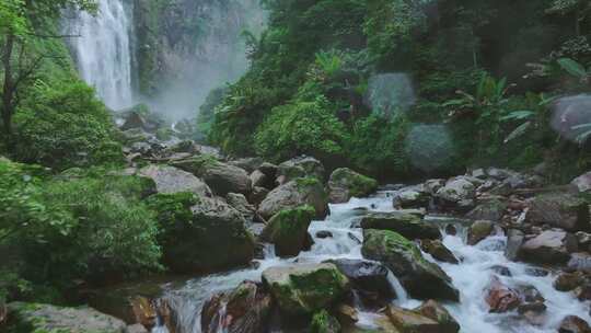 哀牢山瀑布流水航拍