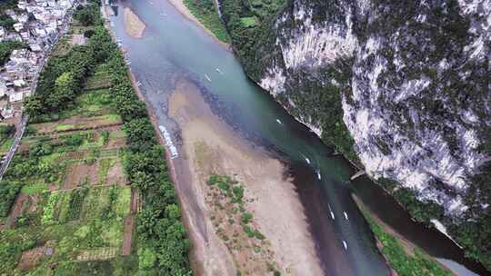 桂林山水烟雨漓江兴坪古镇航拍风光4K