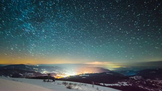 恒星在夜空中移动景象