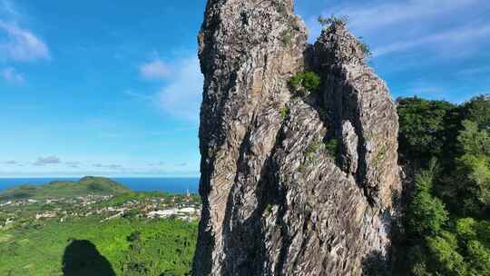 航拍岛屿上陡峭的石山视频素材模板下载