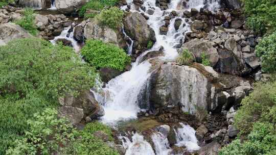 小溪流水