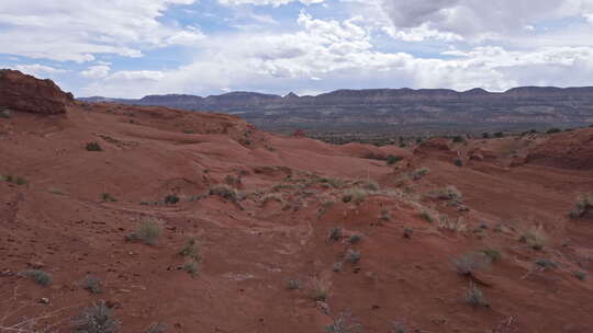 穿越埃斯卡兰特沙漠，观赏砂岩地形
