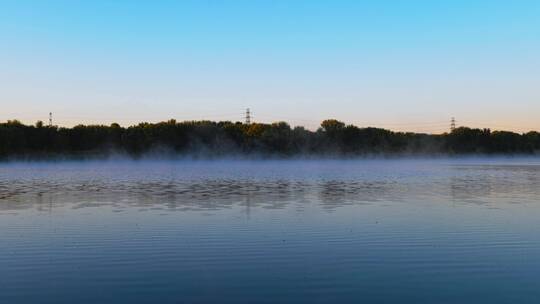 清晨的湖面