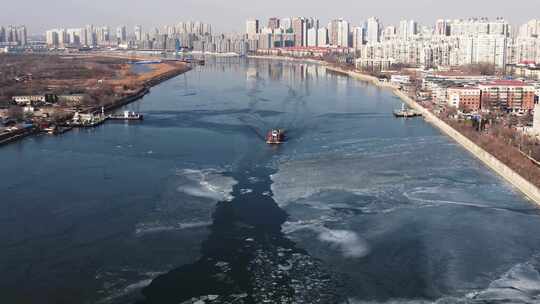 冬季海河冰面游船城市旅游风光