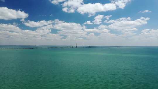 美国佛罗里达州阳光天桥和坦帕湾全景。-天线