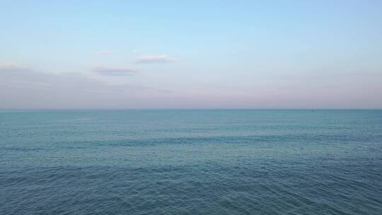 蓝色大海航拍海平面飞向未来海面飞行