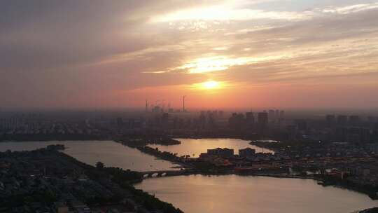 城市夕阳晚霞火烧云夜景降临山东聊城