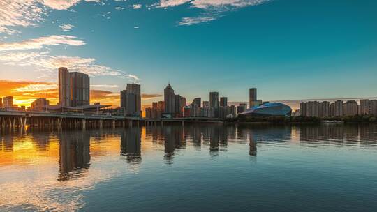 辽宁沈阳浑河火烧云日落城市延时风景8K