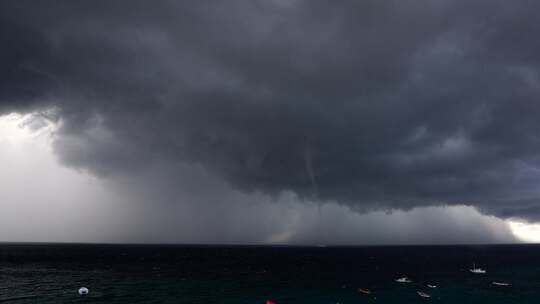 海上风暴 暴风雨 台风