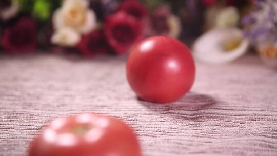 滚动的番茄西红柿