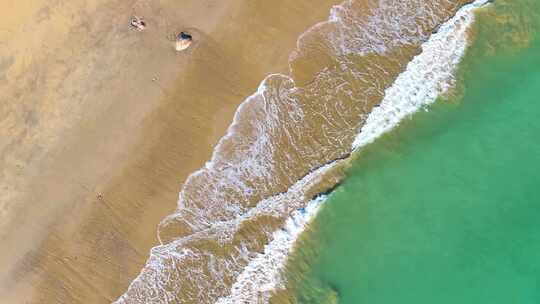 大海海边海水海浪沙滩海滩航拍海岸线风景唯