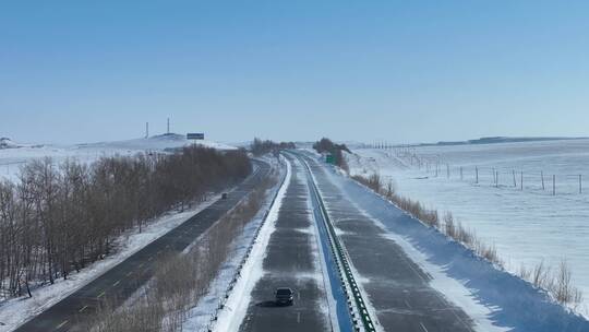 高速公路国道行驶的汽车风吹雪白毛风