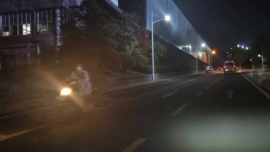 城市夜景街头景象商铺行人路上交通