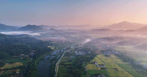 秋天山村日出航拍