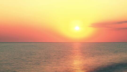 日落背景下的海景
