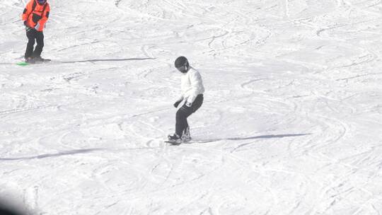 滑雪场景山顶滑雪体育运功国家滑雪场视频素材模板下载